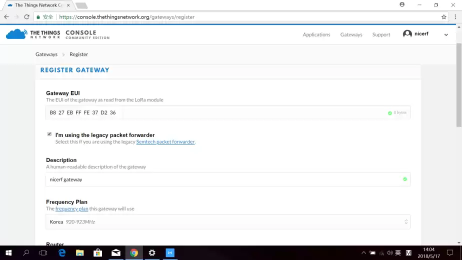 Insira o ID do gateway, verifique usando o encaminhador de pacotes legado, escreva uma descrição do seu gateway e selecione um plano de frequência.