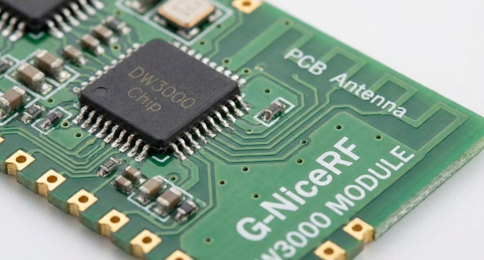 Macrofotografia do módulo UWB G-NiceRF DW3000 e da antena.